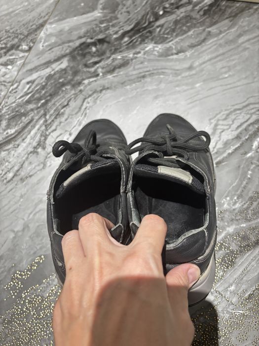 Продам кожанный кроссовки