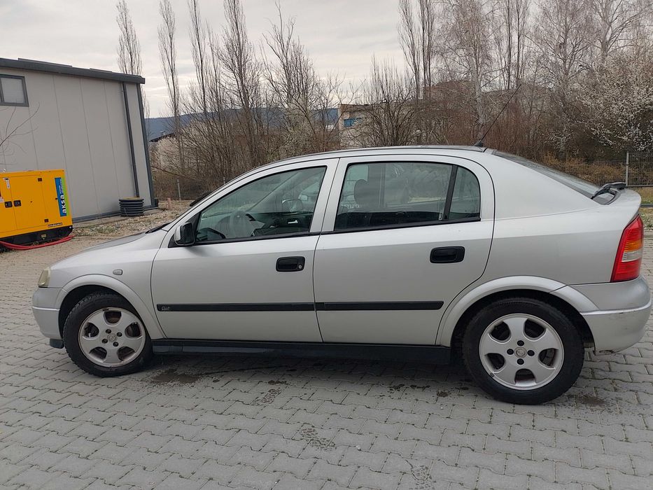 Опел Астра 2000 г  1.4