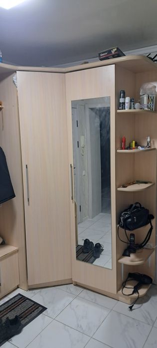 Продам шкаф угловой в гостиную