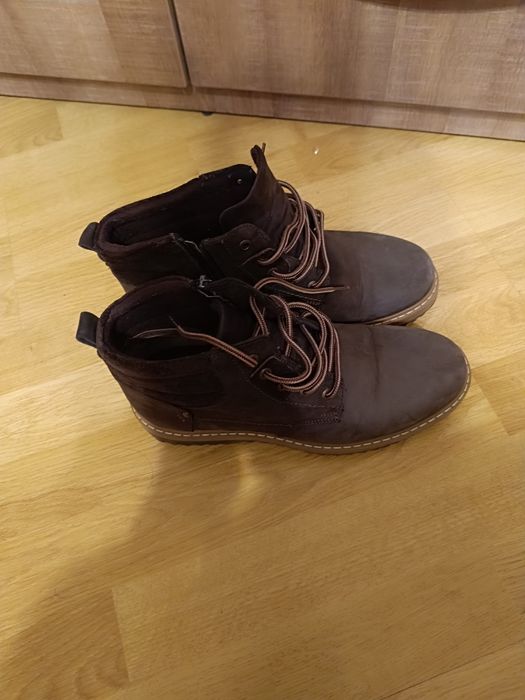 Ghete din piele intoarsa