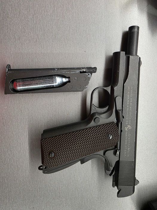 Colt 1911 cybergun airsoft