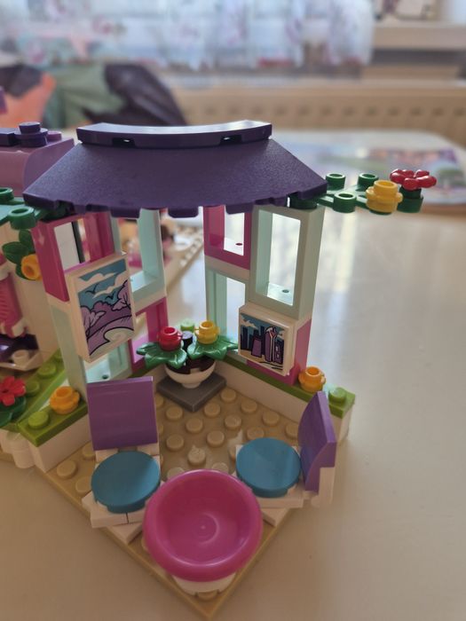 Lego Friends Cafeneau de arta a Emei, 378 piese,  cod 41336