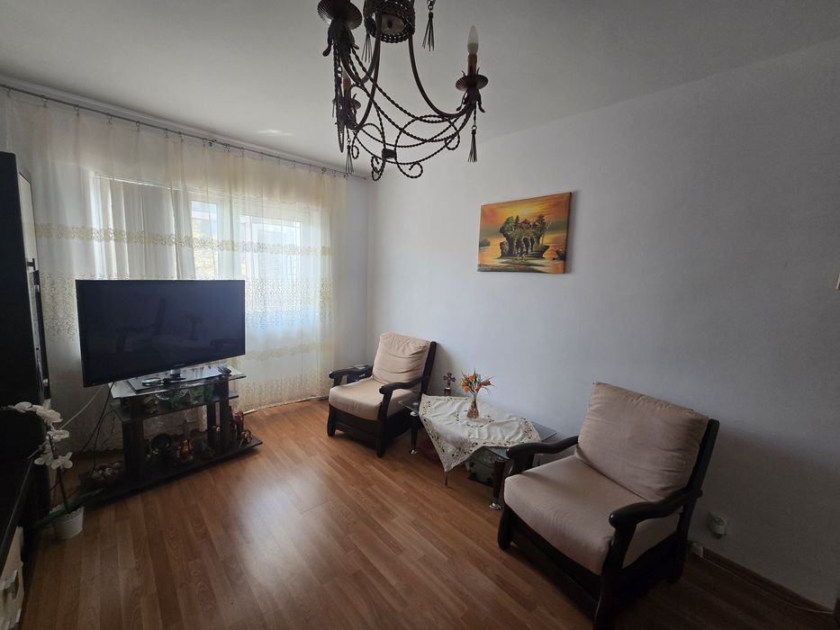 PF vând ap 3 camere ultracentral Tg.Cucu