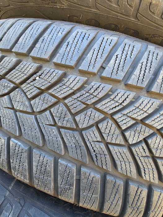 4 бр зимни 225/55/17 Goodyear 21г