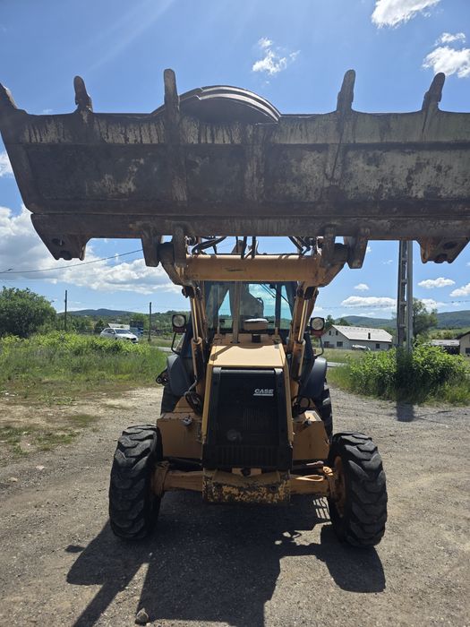 Buldoexcavator Case 690