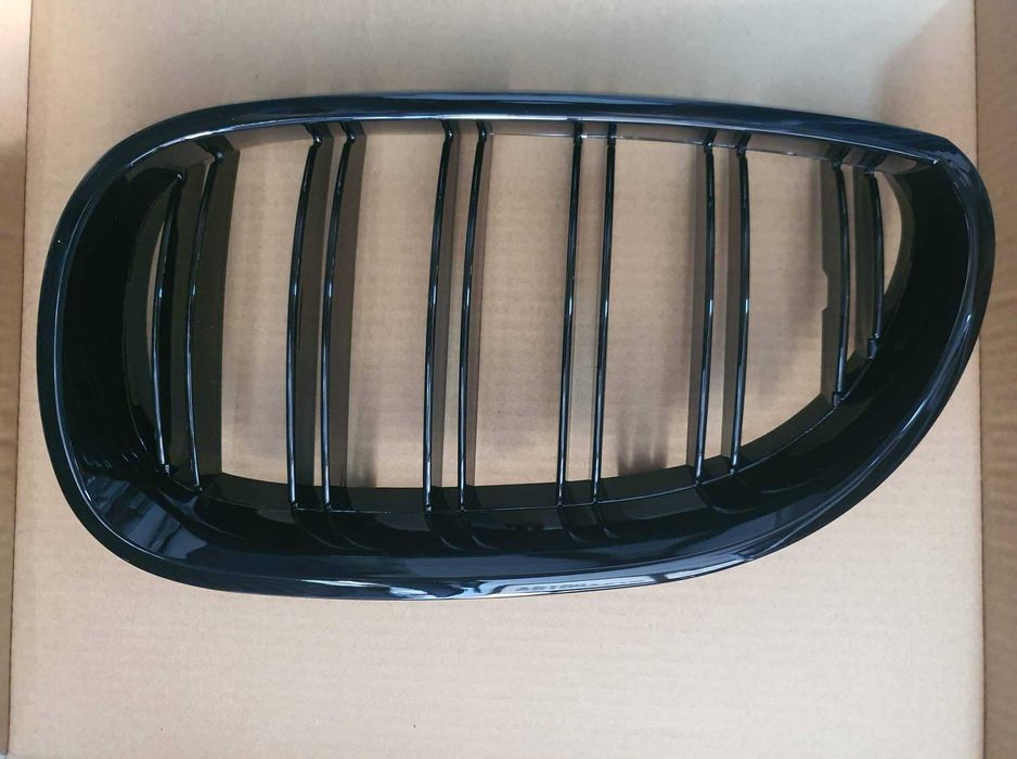 НОВИ бъбреци решетки за BMW E60 (2003-2010) - черни двойни дизайн