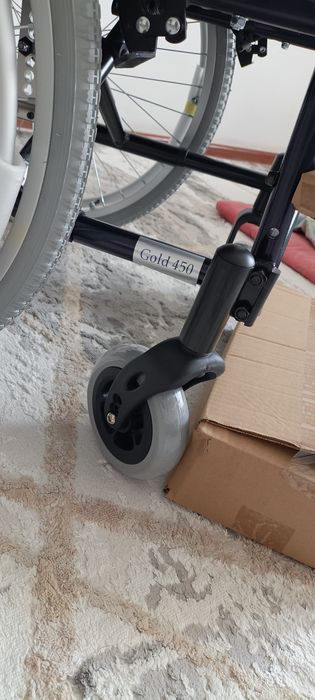 Продам новую  инвалидную коляску