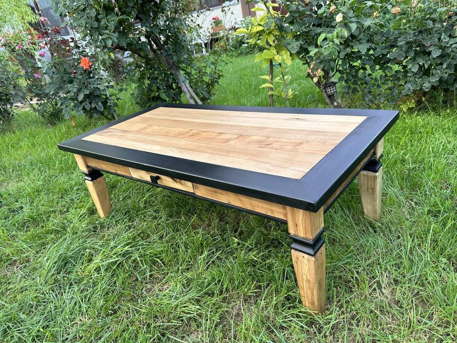 Masă din lemn masiv