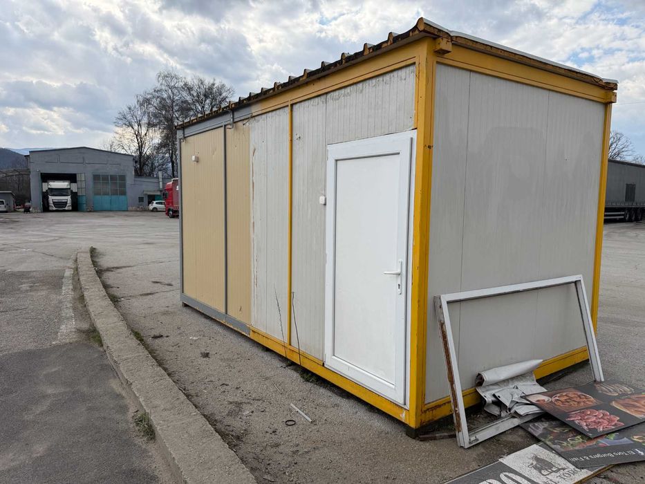 Оборудван контейнер за бързо хранене