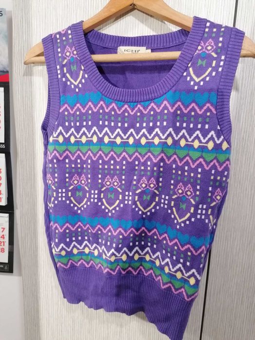 Продавам много сладко плетено елече жилетка без ръкави лилаво с бухали