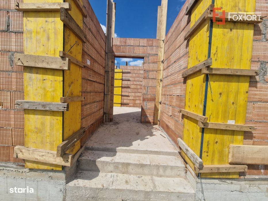 Duplex nou de vanzare cu 3 camere si teren de 300 mp - zona Bucovat
