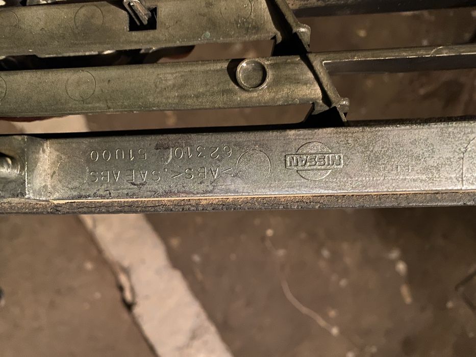 Решётка Nissan Maksima