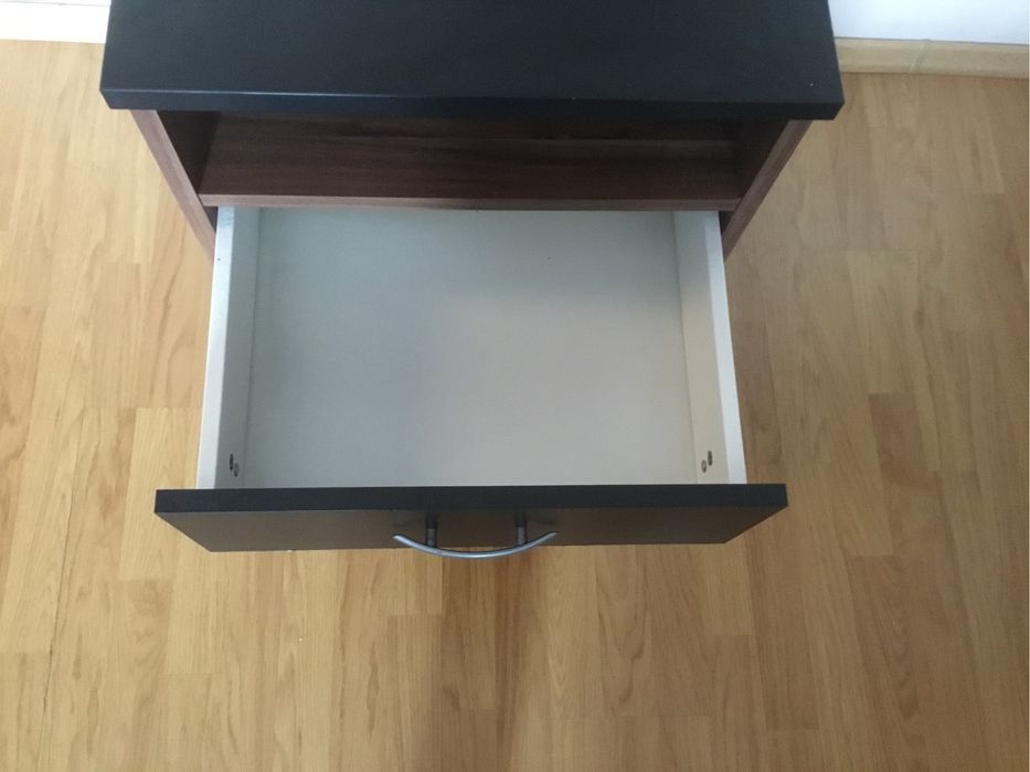 Шкаф с чекмеджета