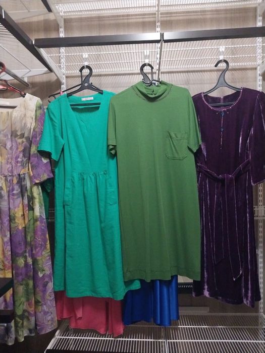 Платья женские разные