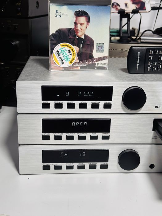 Linie audio-REVOX S25 amplifier,S22-CD,S26-Tuner RDS ,S28-telecomandă