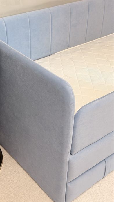 Детская кровать с матрасом