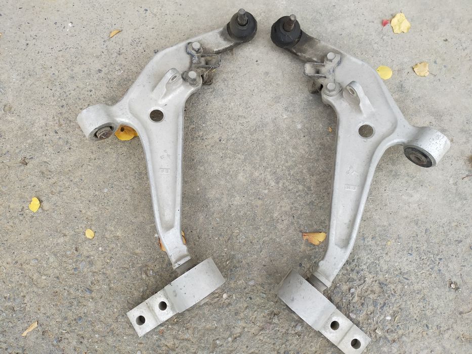 Продаю рычаг ниссан