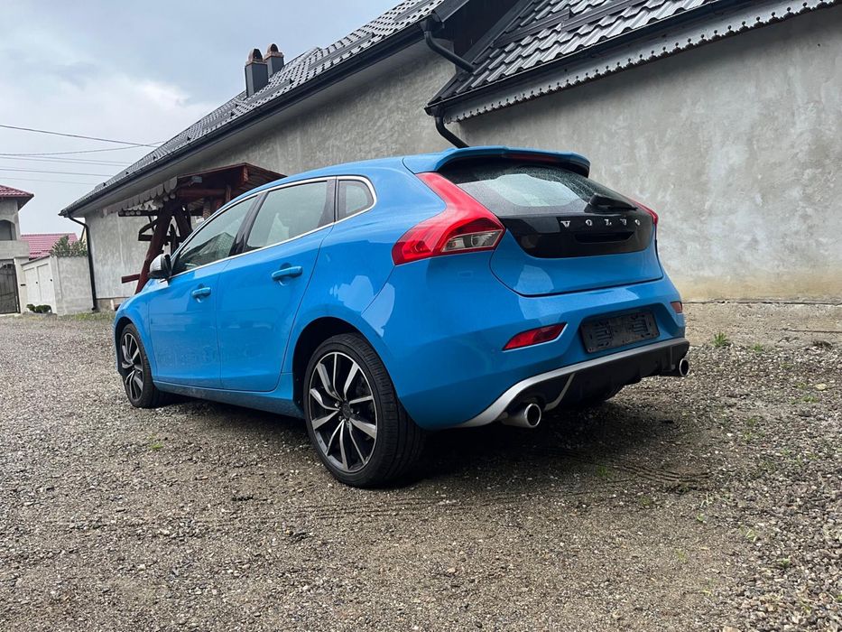 Volvo V40  R DESIGN