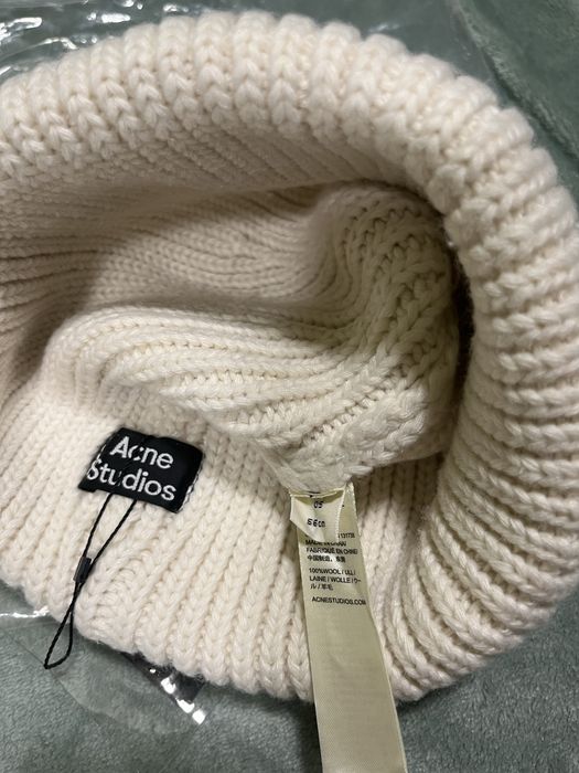 Căciulă Acne Studios - Model Face Patch