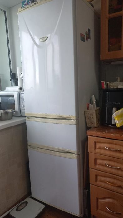 Продам 2 холодильника