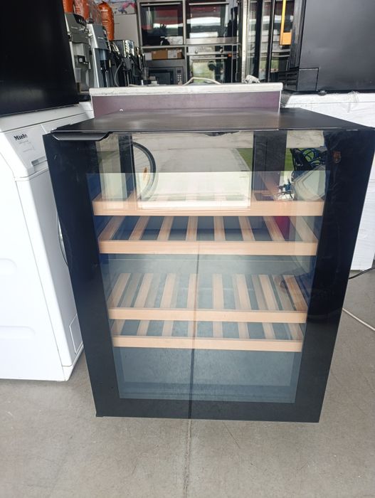Витрина за вино  WINE COOLER