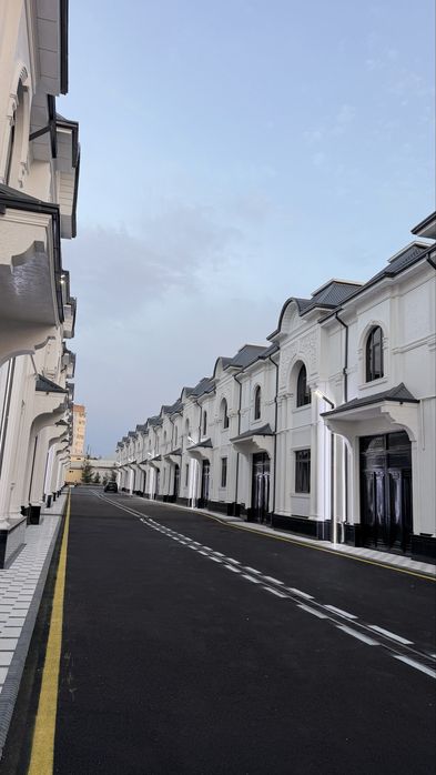 Котеждлар сотилади 2.5 сотих 250 m2 / 7 хона