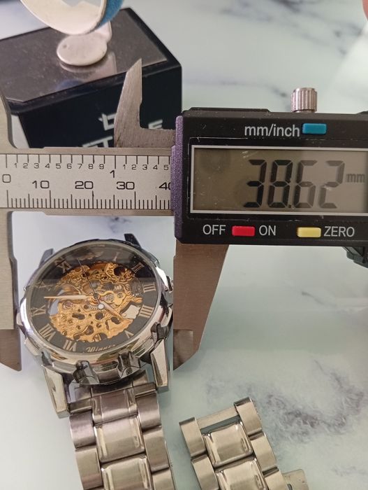 Руски ръчен механичен часовник .