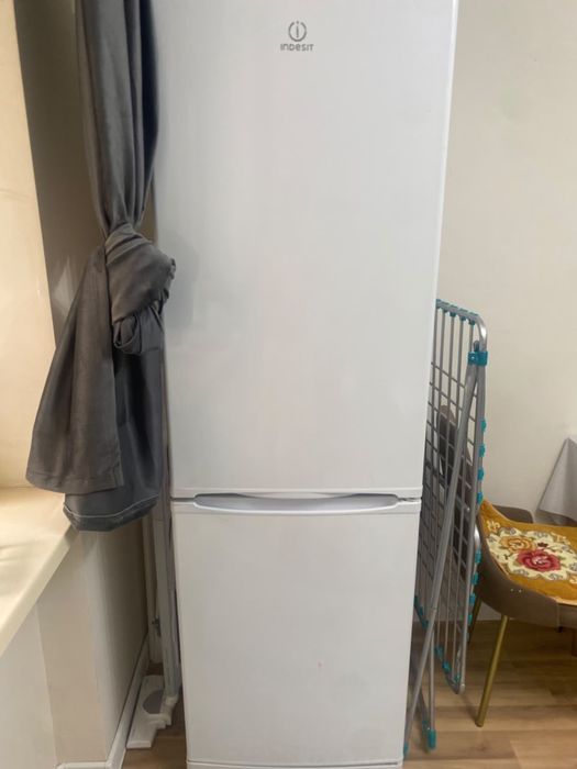Холодильник Indesit