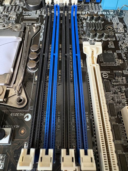 Server Asus Z10PA-U8 + 32gb ram + 20 cores Cpu (Сървър)