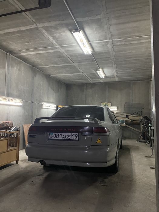 Субару легаси.