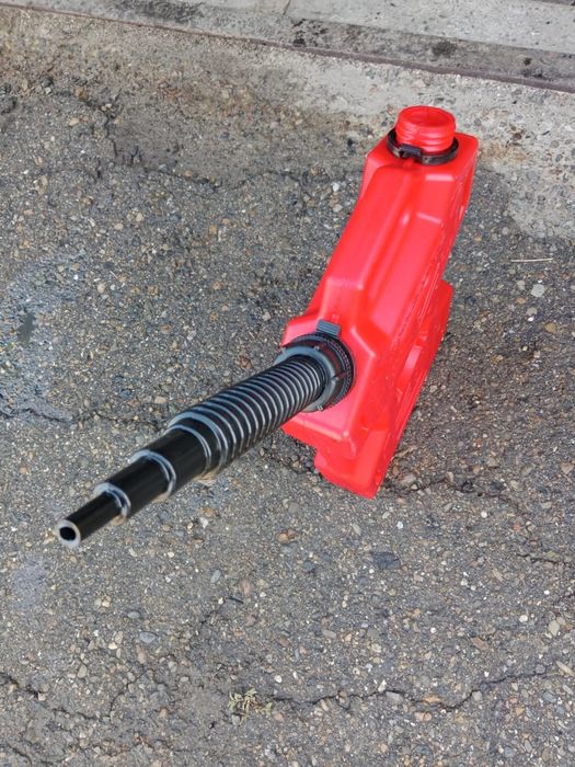 Канистра для бензина.