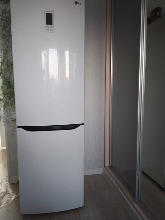 Продам холодильник и морозильнаю камеру