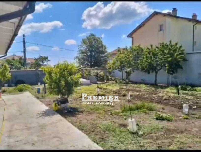 Продава се малка къща в село Тънково.