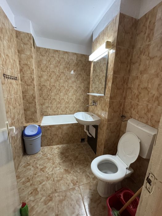 Vand apartament 2 camere etaj 2 strada independentei