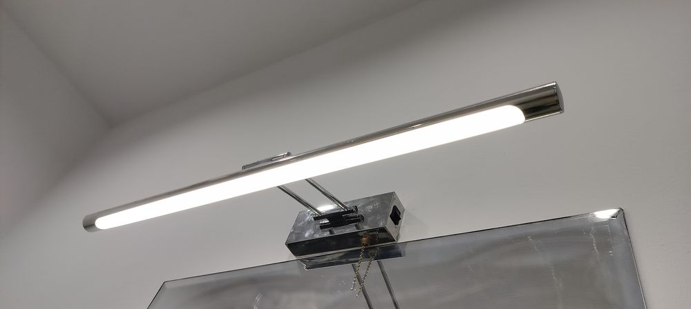 Светильник настенный. Вообще не пользовались после установки.