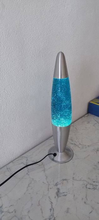 Vind lampă cu lava.