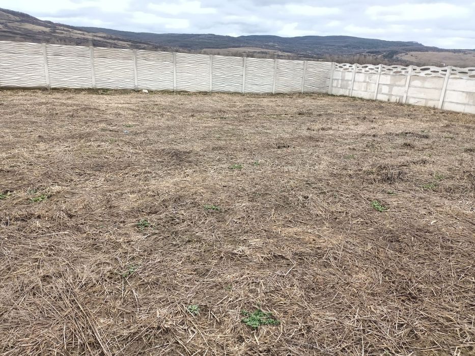 Vând teren intravilan