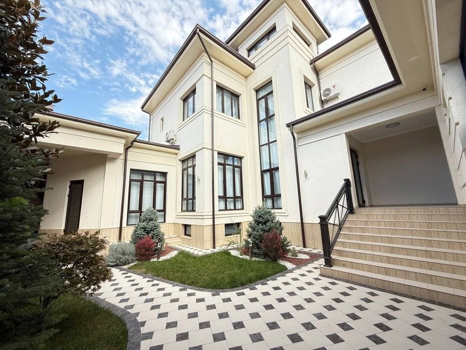 Продается Евро дом на Центре Луначарского