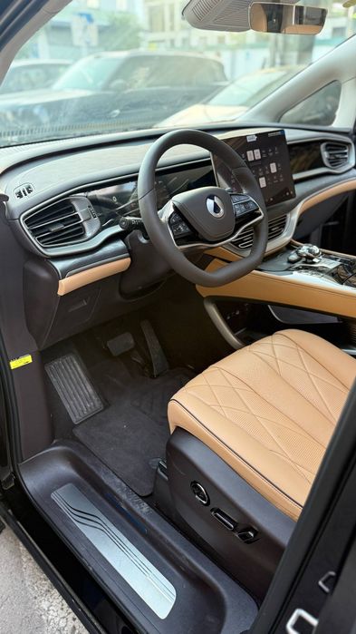 DENZA D9 2025 модель DM-i AWD Smart Driving 1020 Premium