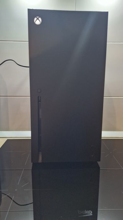 Mini frigider Xbox Series X – 10L – Functional