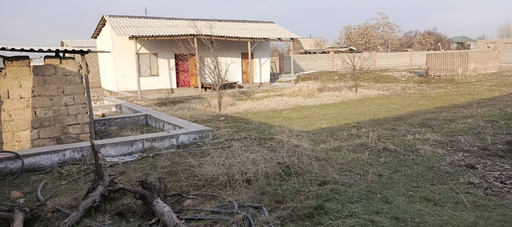 Deska pastki tomon 10 sotix 2 xona uyibilan 3 xona fundamint quyilgan