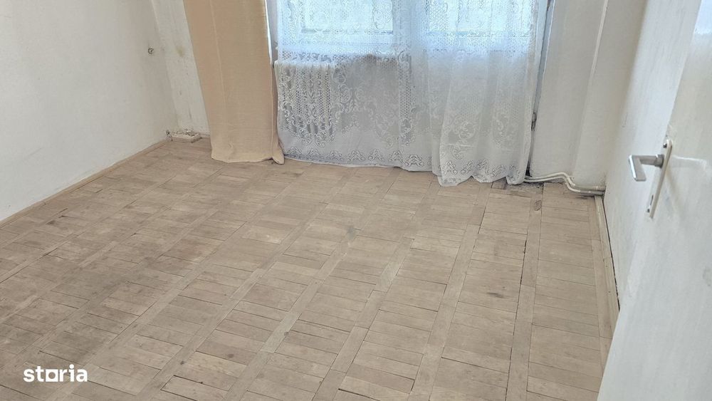 Vand apartament 4 camere dec. Deva,  22 Decembrie et 5, bloc de 6 et