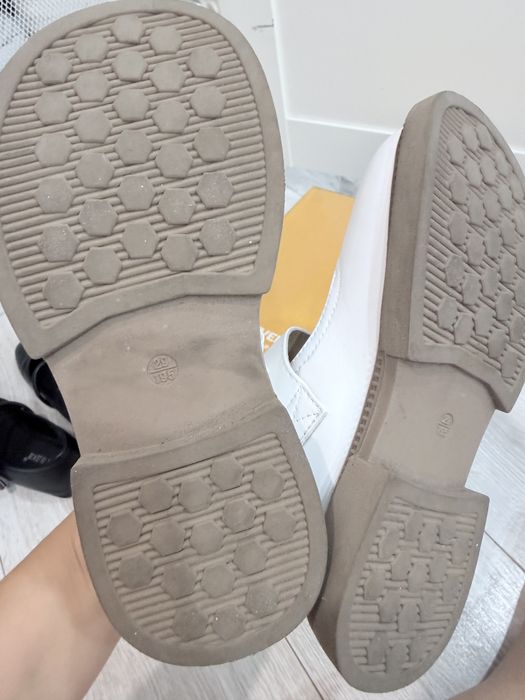 Продам детские туфли