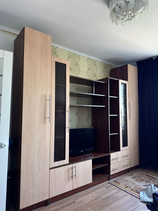 Стенка с глубокими шкафами и полками