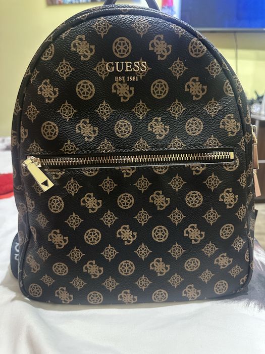 Vand ghiozdam de dama Guess