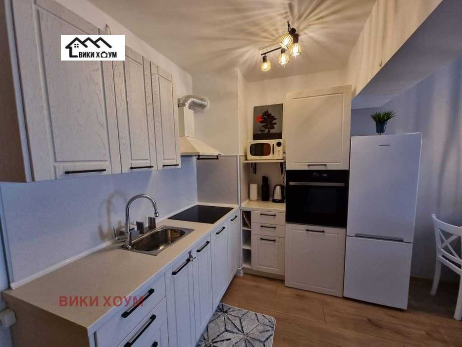 Продава се Двустаен апартамент в Варна, Център - 87 кв.м за 1513 €/кв.м - Снимка #2