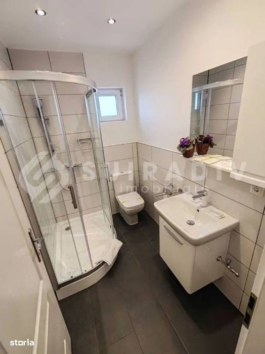 Apartament cu scara interioara, parcare- Europa