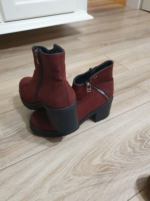 Ghete piele intoarsa grena