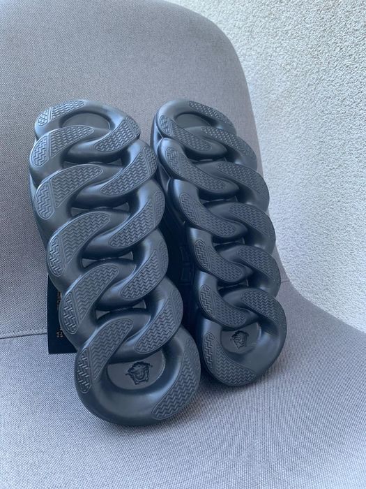 Versace chain reaction negrii