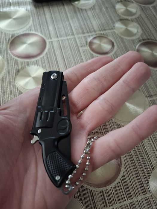 Джобна сгъваема ножка с интересна форма